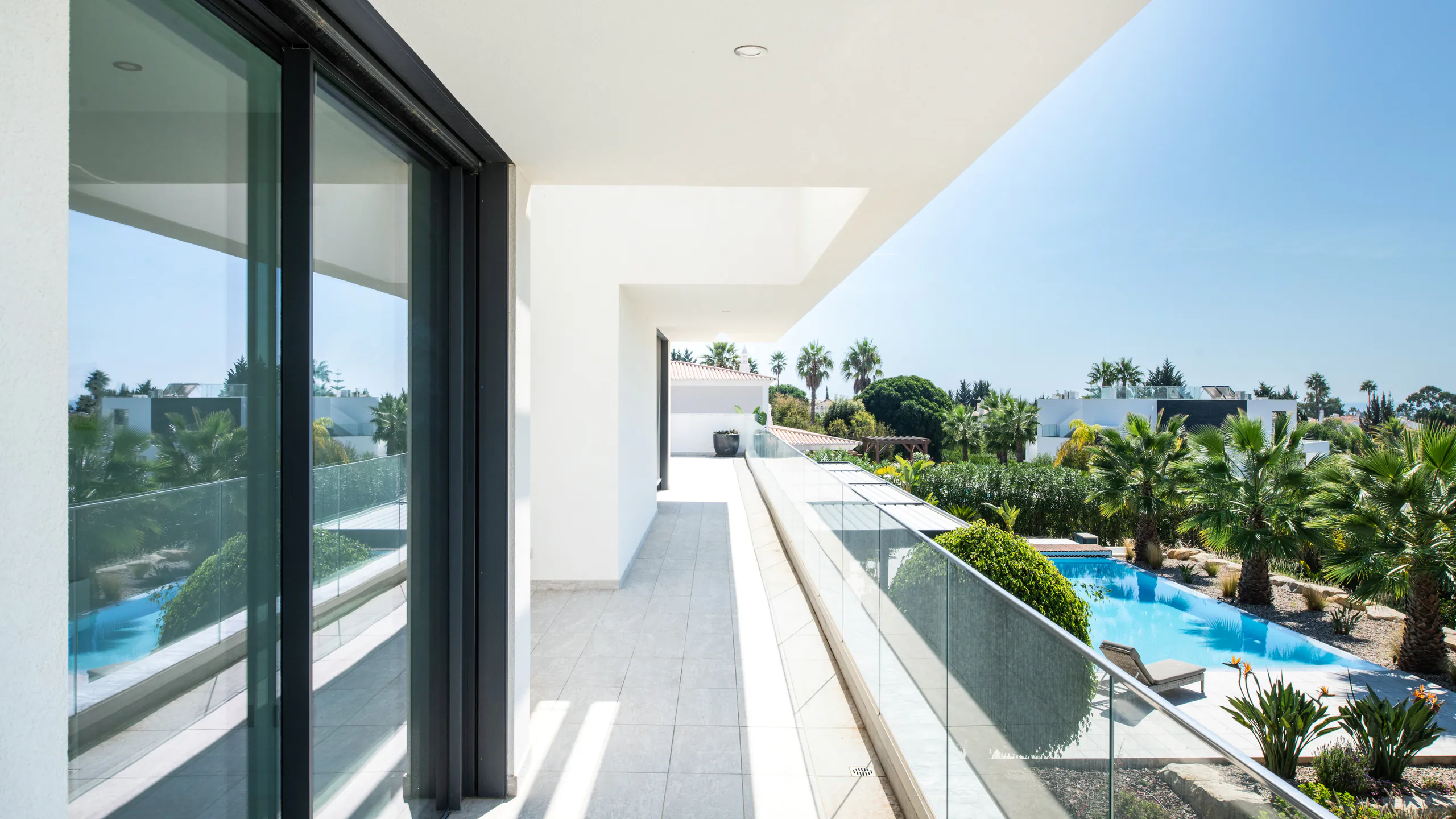 Discreet external screens controlling sunlight across broad glazing