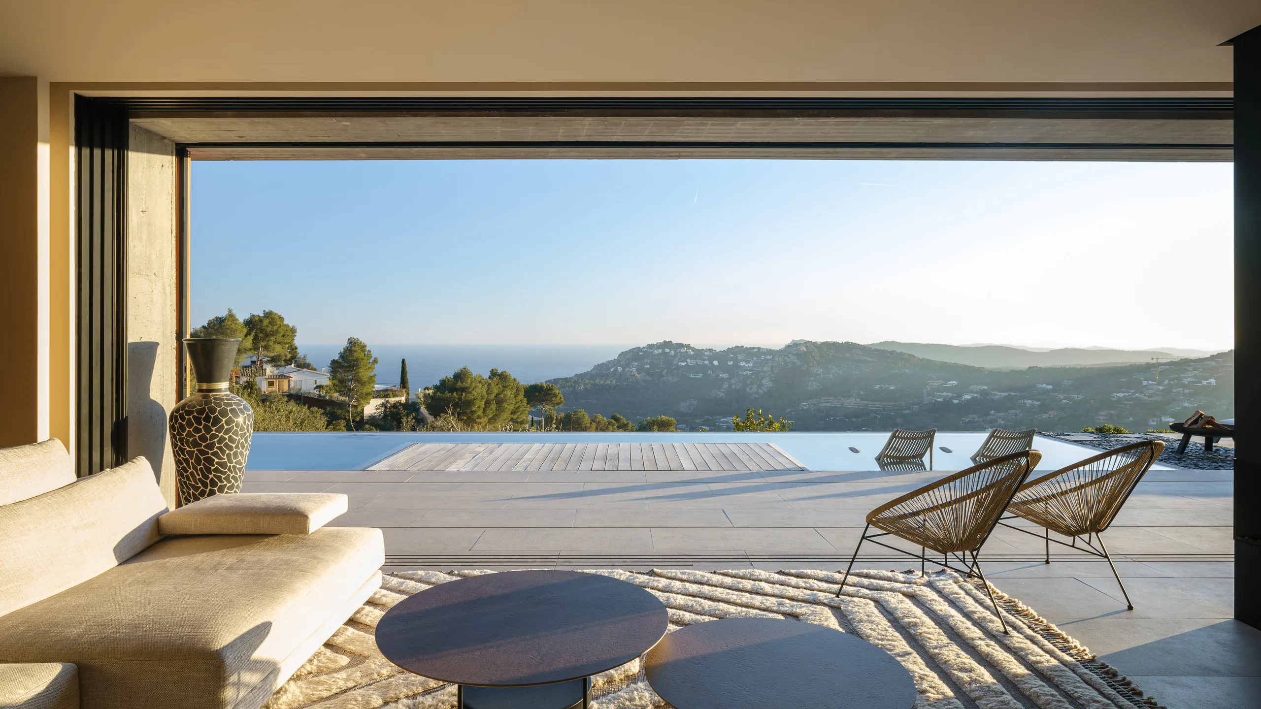 Panoramic opening connecting a refined interior to the landscape