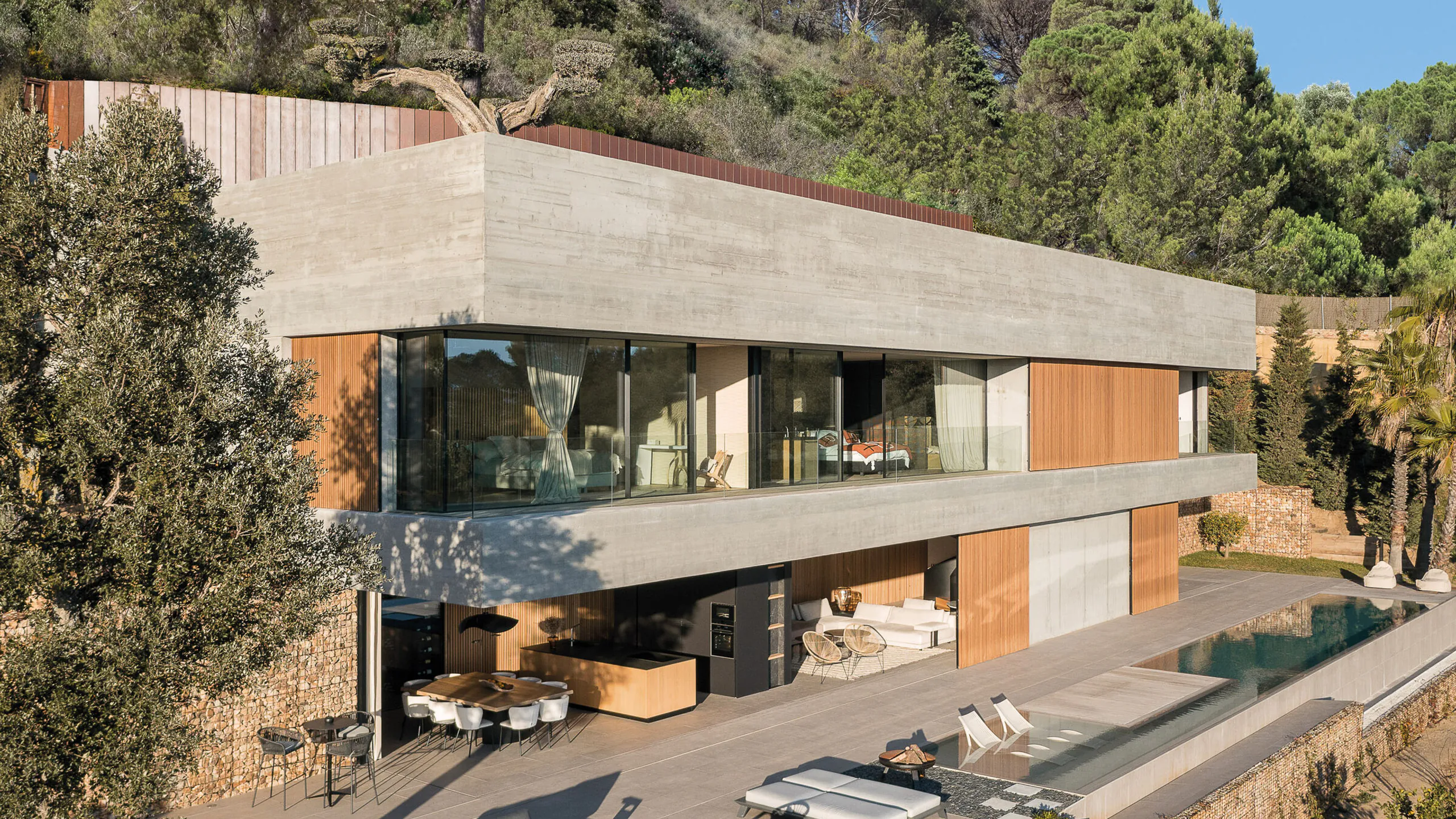 Precisely engineered glazing across a contemporary hillside residence