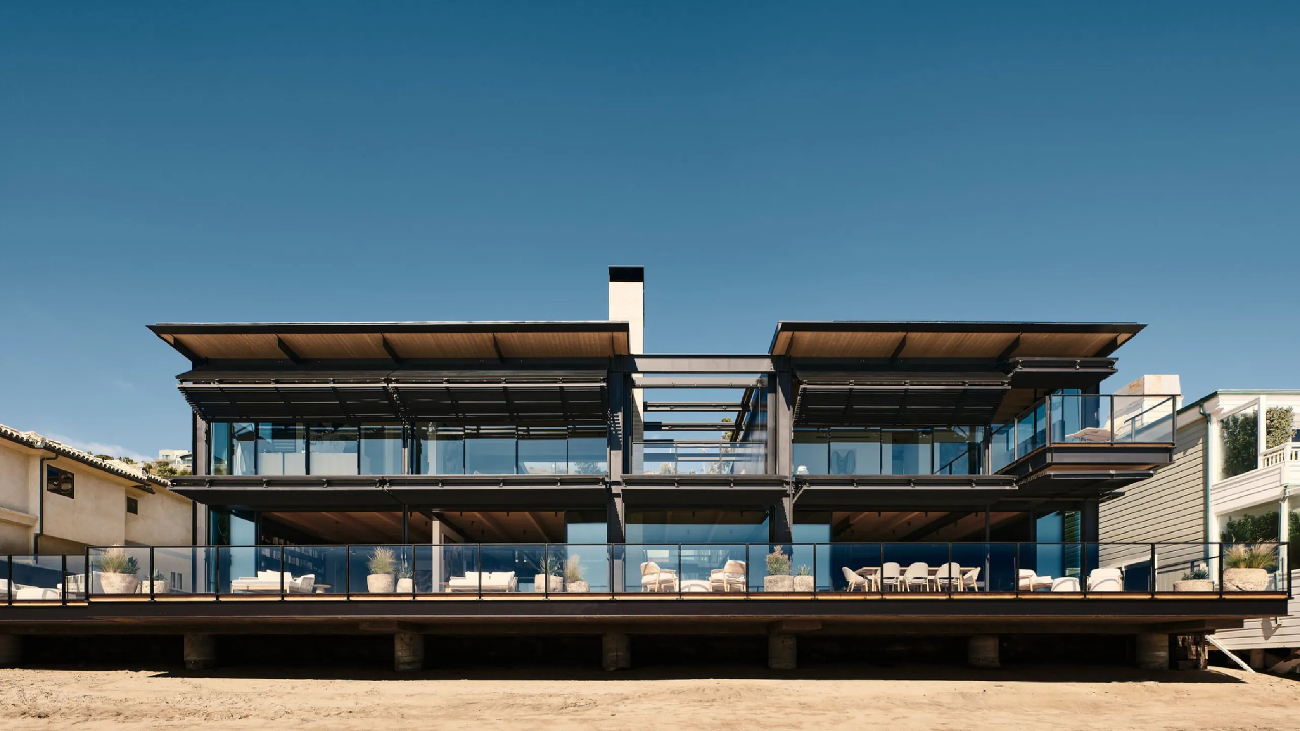 Oceanfront house engineered around expansive openings