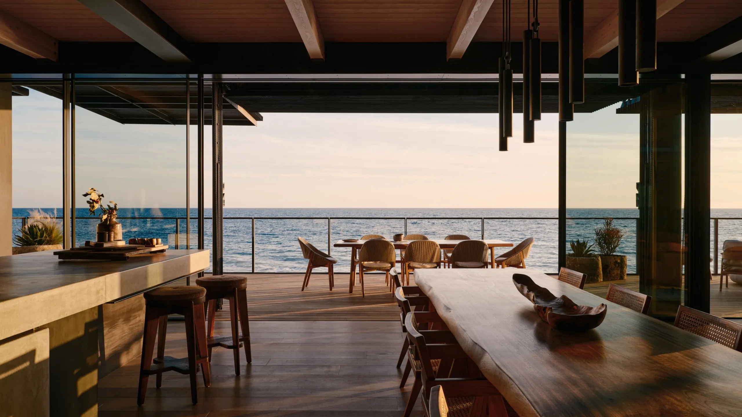 Protected ocean terrace in an exposed marine setting